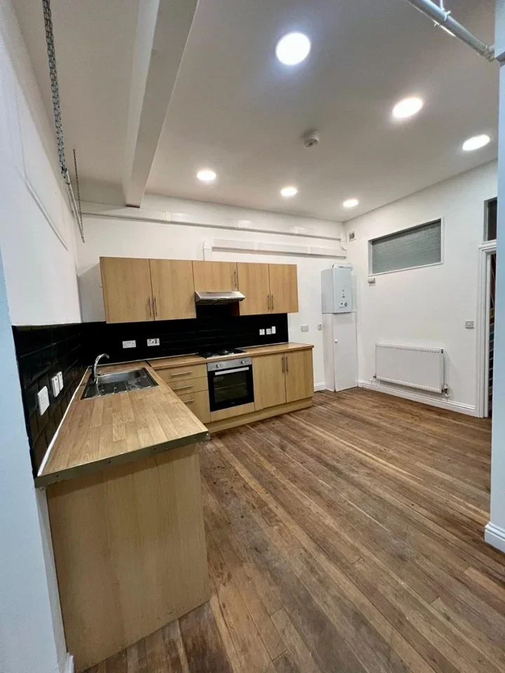 Room Hermitage Road in Greater London