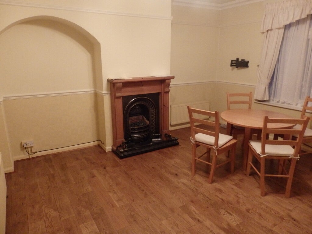 Flat Fanshawe Crescent in Greater London