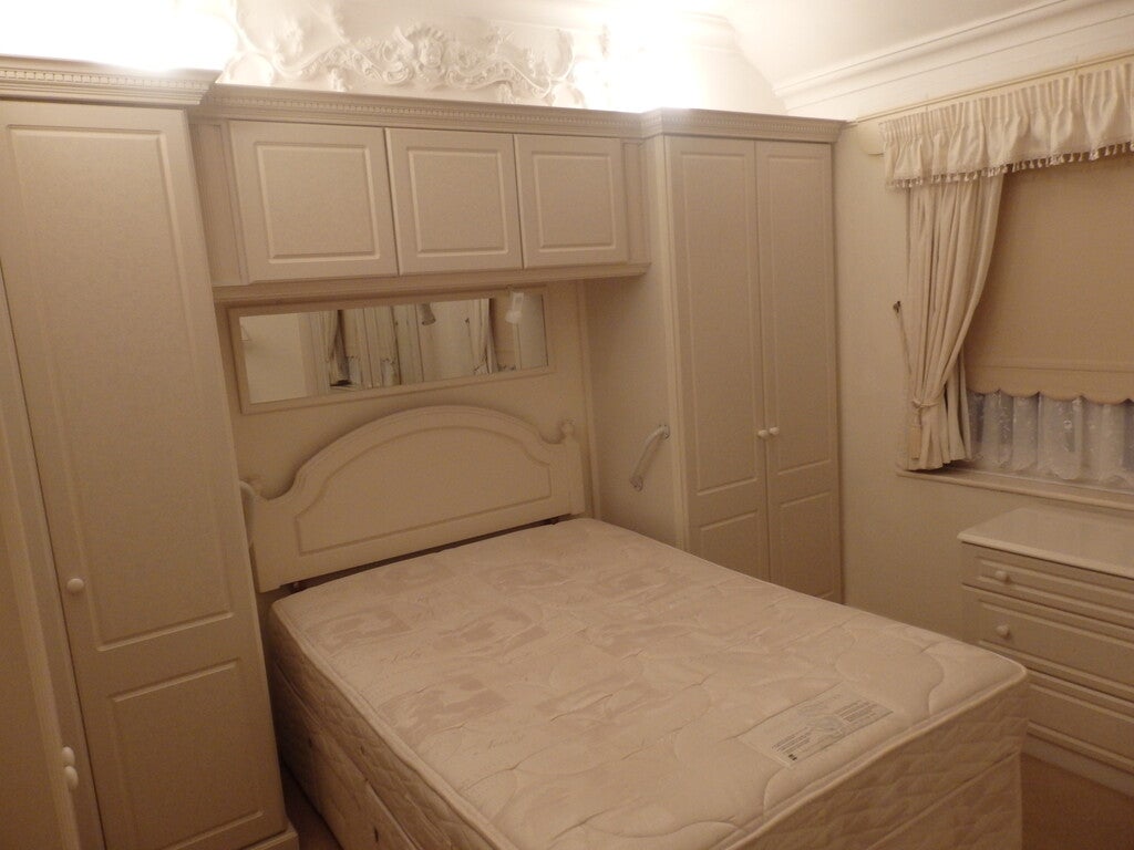 Flat Fanshawe Crescent in Greater London