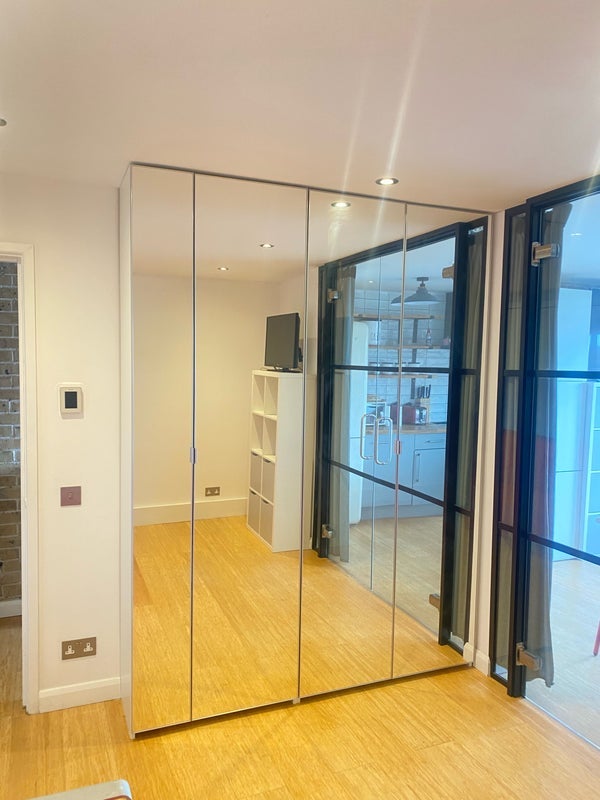 Flat Wapping High Street in Greater London