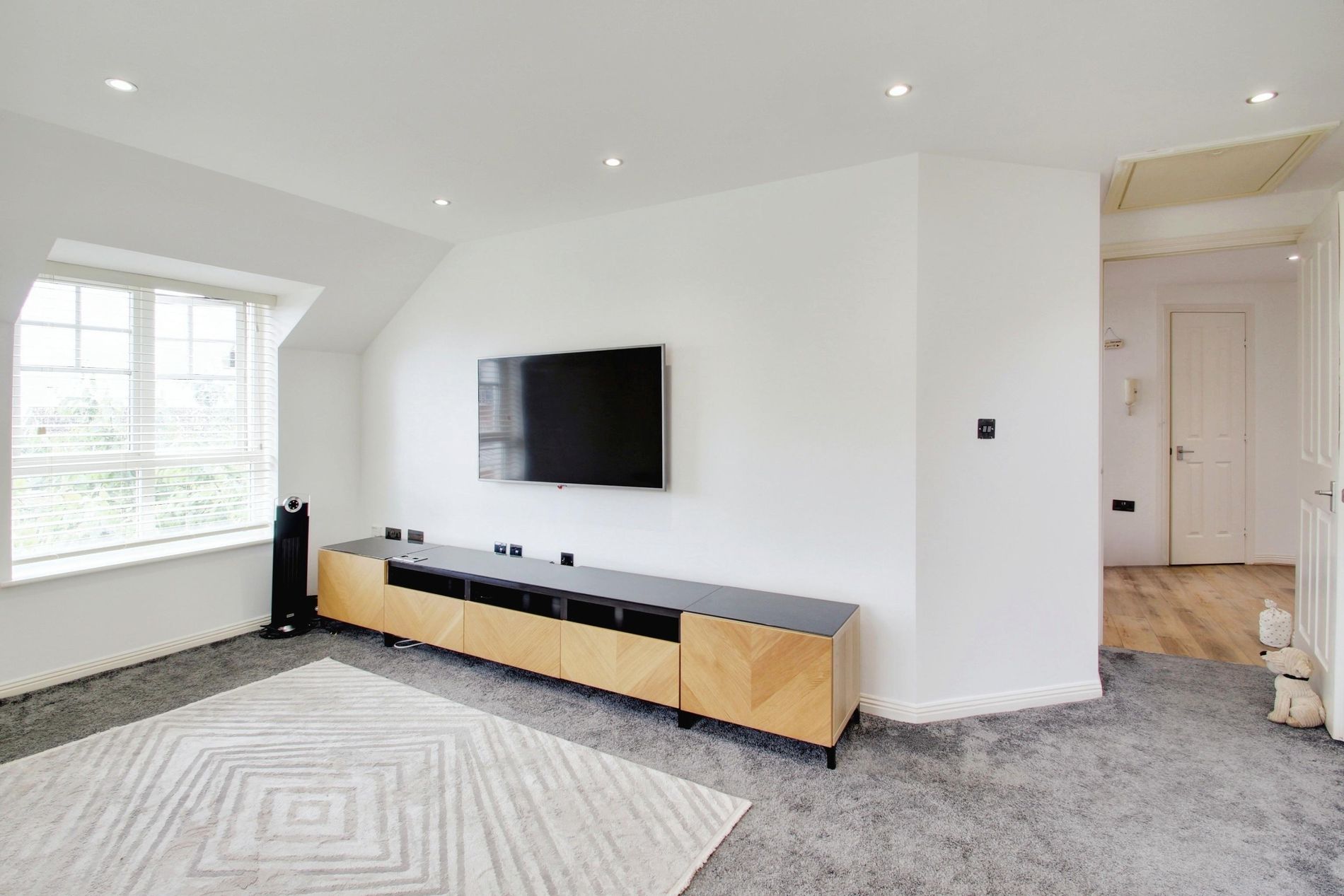 Flat Colham Road in Greater London