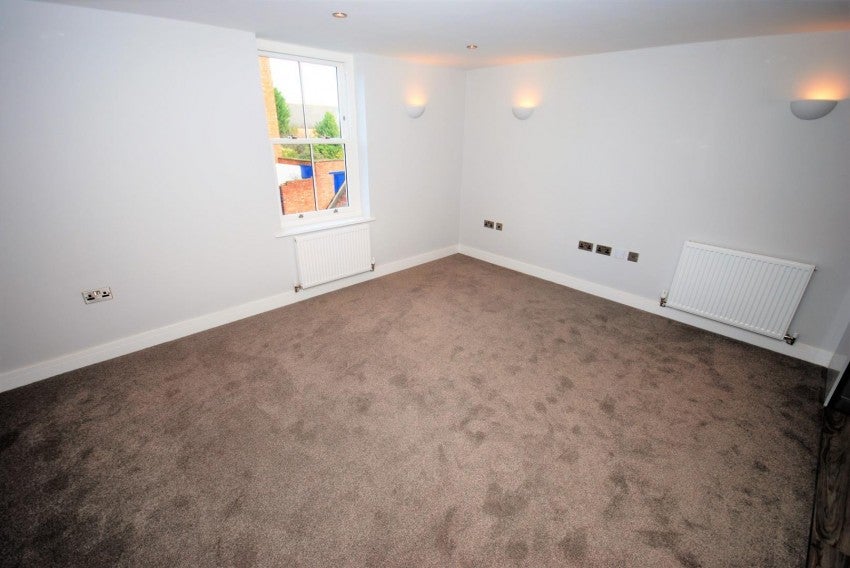 Flat Binswood Avenue in Royal Leamington Spa