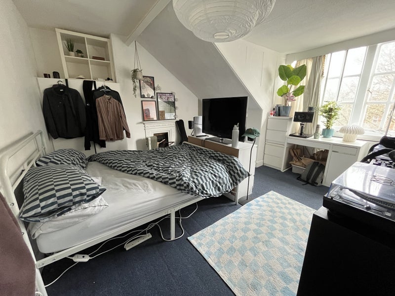 Room Otley Road in Leeds