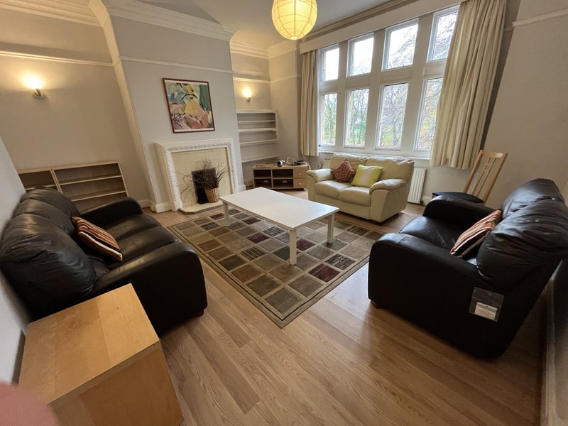 Room Otley Road in Leeds