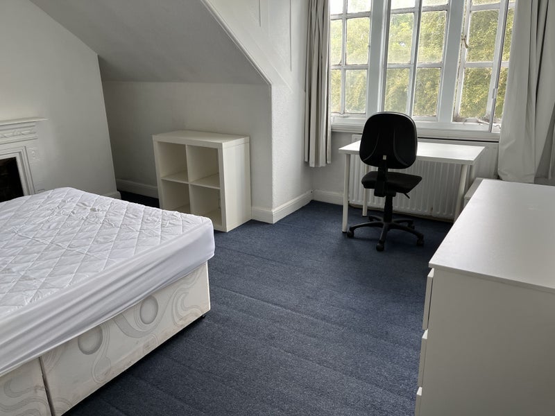 Room Otley Road in Leeds