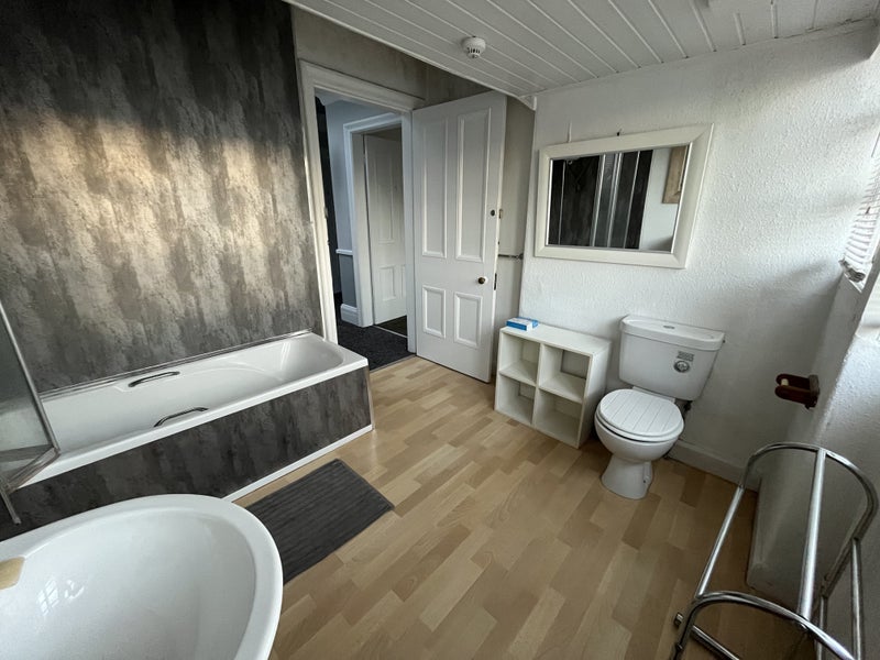 Room Otley Road in Leeds