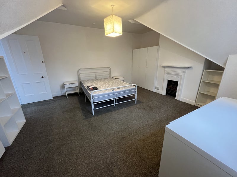 Room Otley Road in Leeds