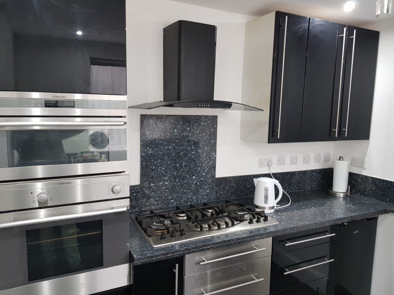 Room Uamvar Street in Greater London