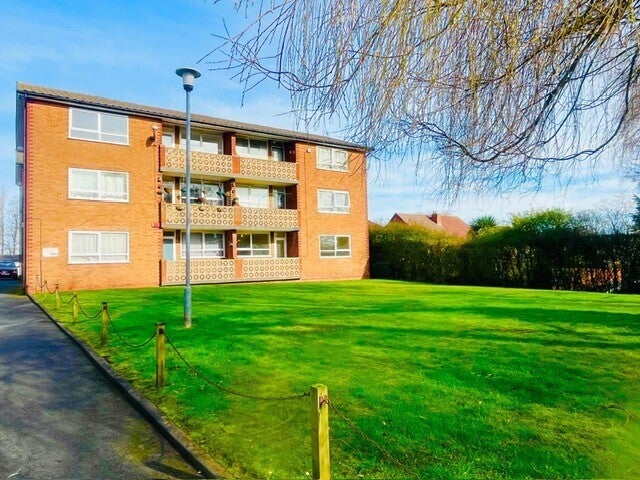 Flat Hawthorn Road in Birmingham