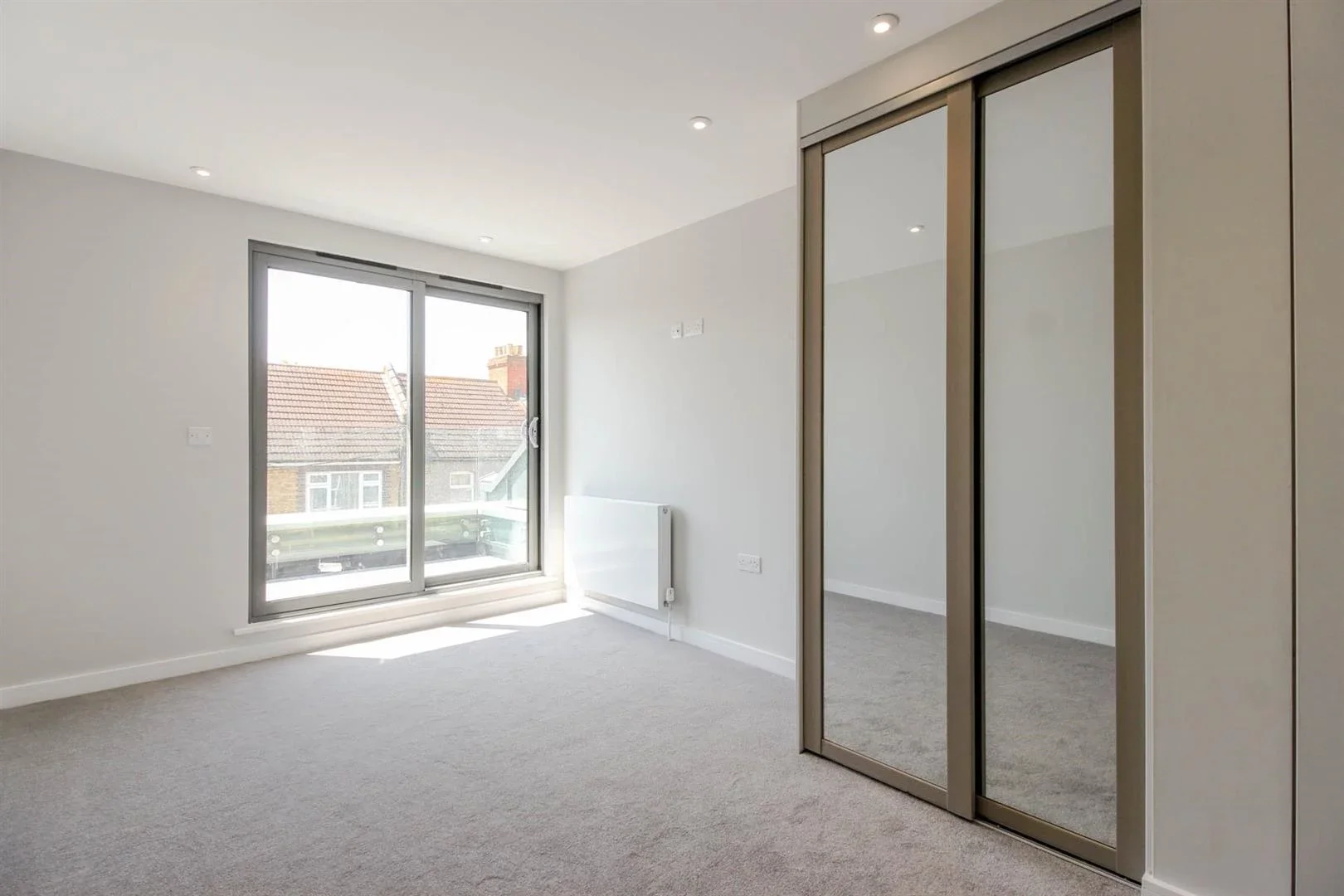 Flat Queen's Grove Road in Greater London