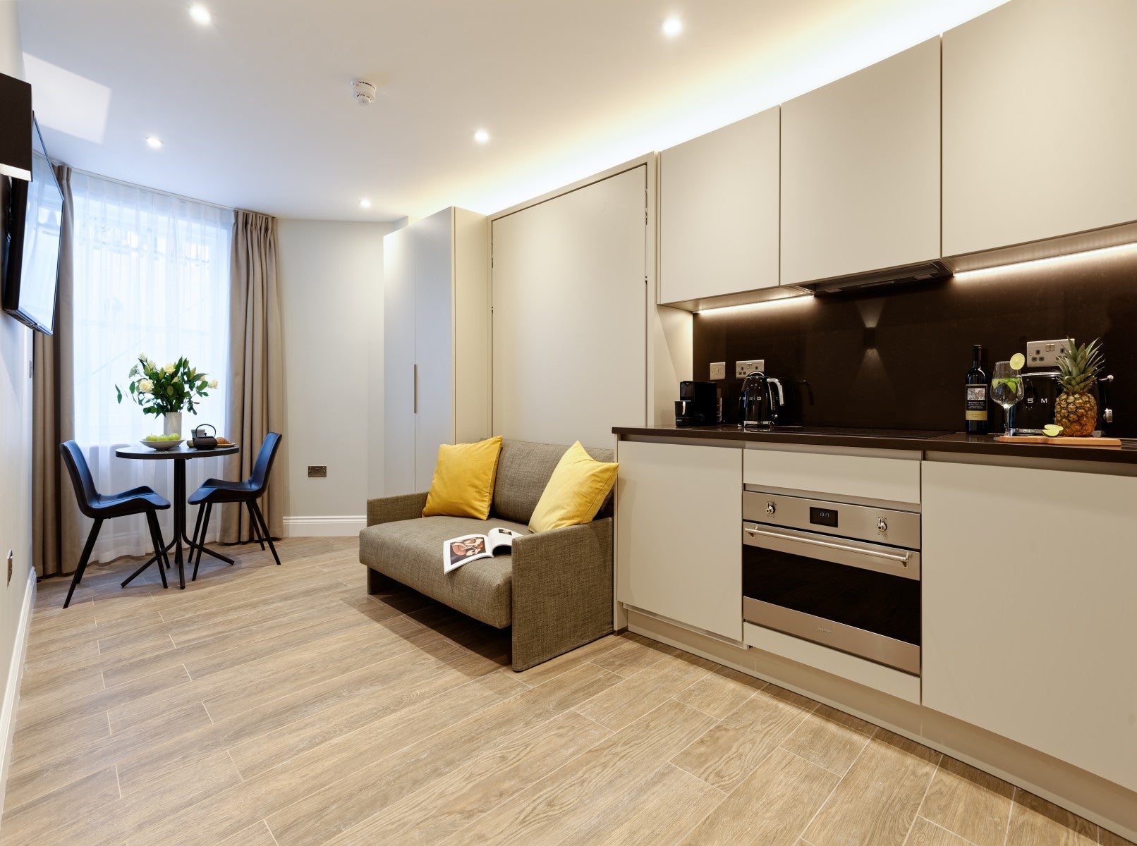 Flat Emperor's Gate in Greater London