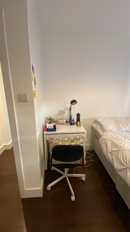 Room Decima Street in Greater London