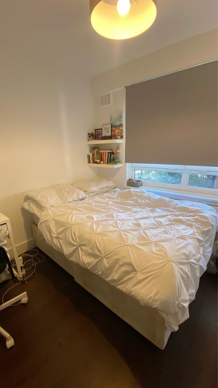 Room Decima Street in Greater London