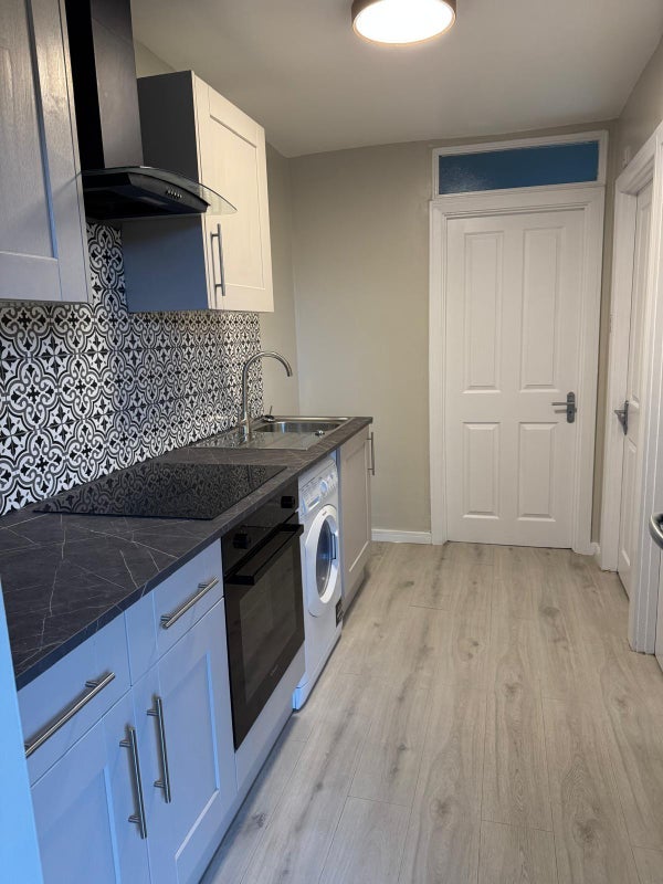 Flat Staines Square in Dunstable