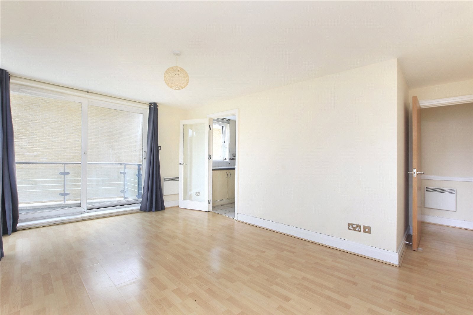Flat Jews Row in Greater London