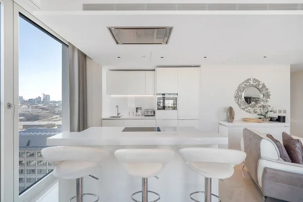 Flat Upper Ground in London