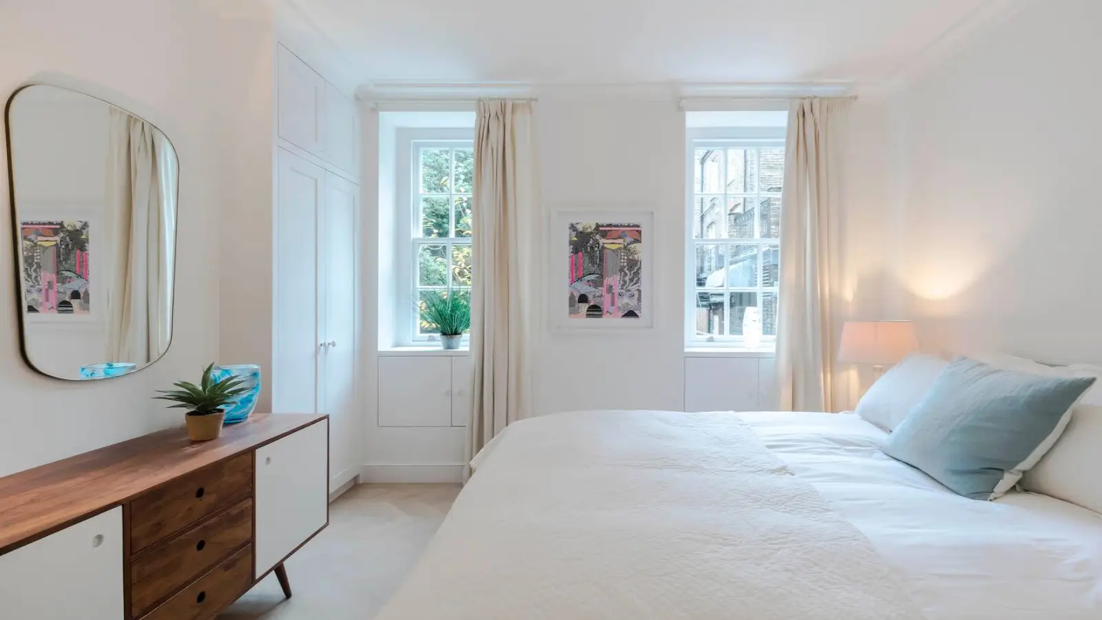 Flat Mulberry Walk in Greater London