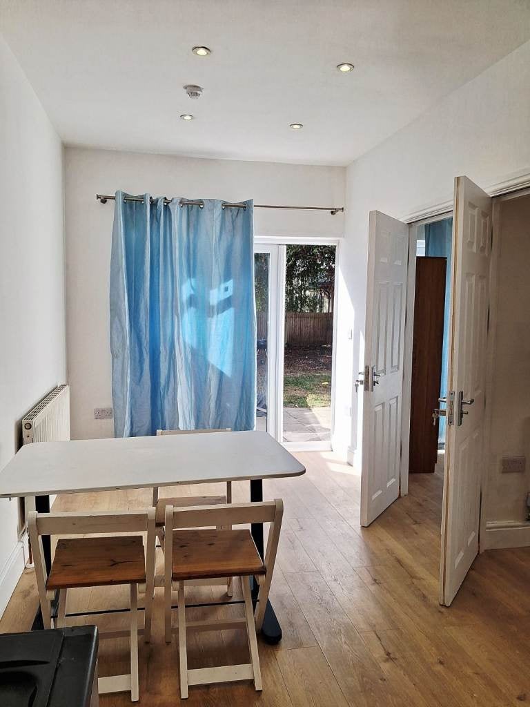 Flat West Barnes Lane in Greater London