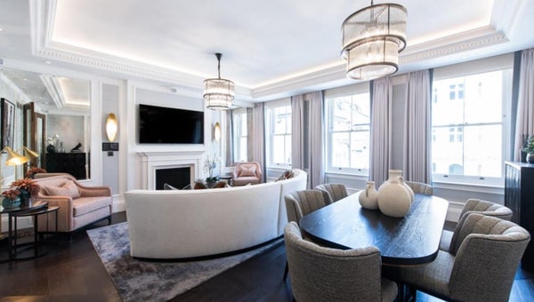 Flat Prince of Wales Terrace in London