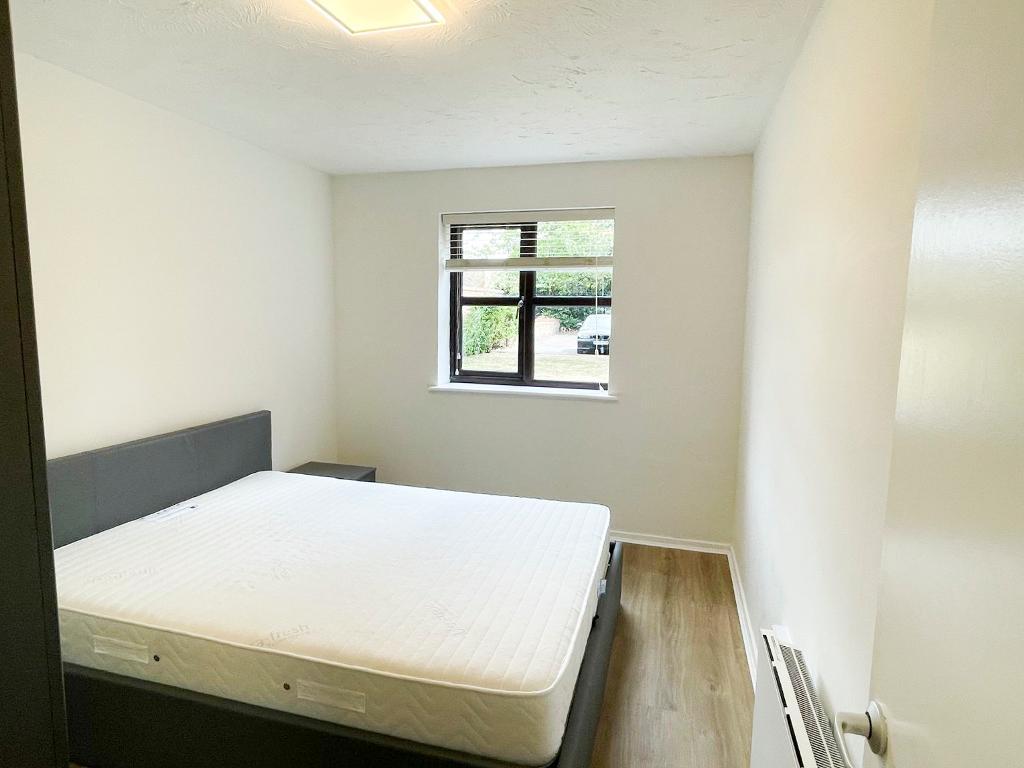 Flat Woodvale Way in Greater London