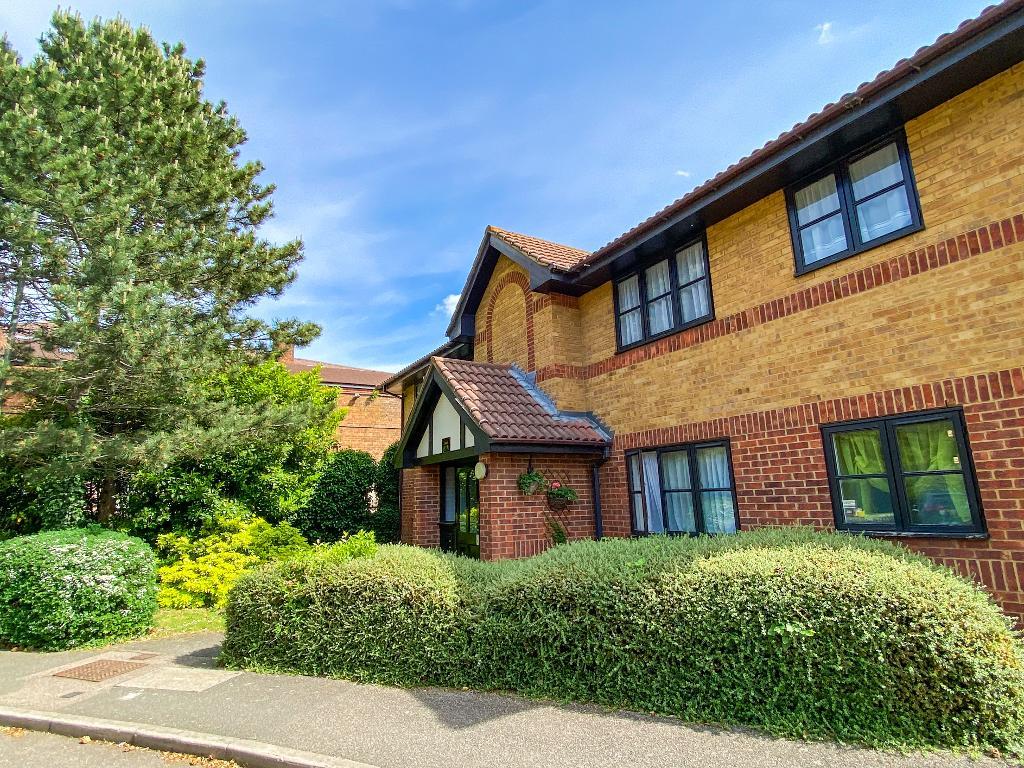 Flat Woodvale Way in Greater London