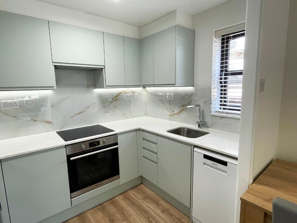 Flat Woodvale Way in Greater London