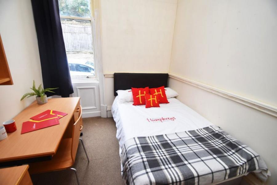 Room The Avenue in Durham