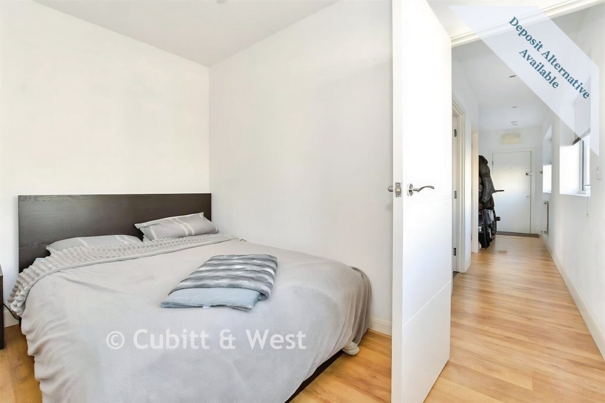 Flat Copthorne Bank in Mid Sussex