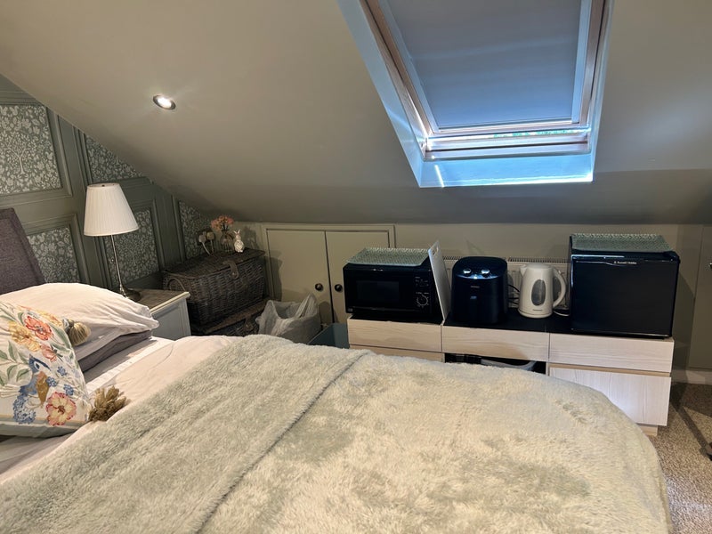 Room Cobbles Crescent in Crawley