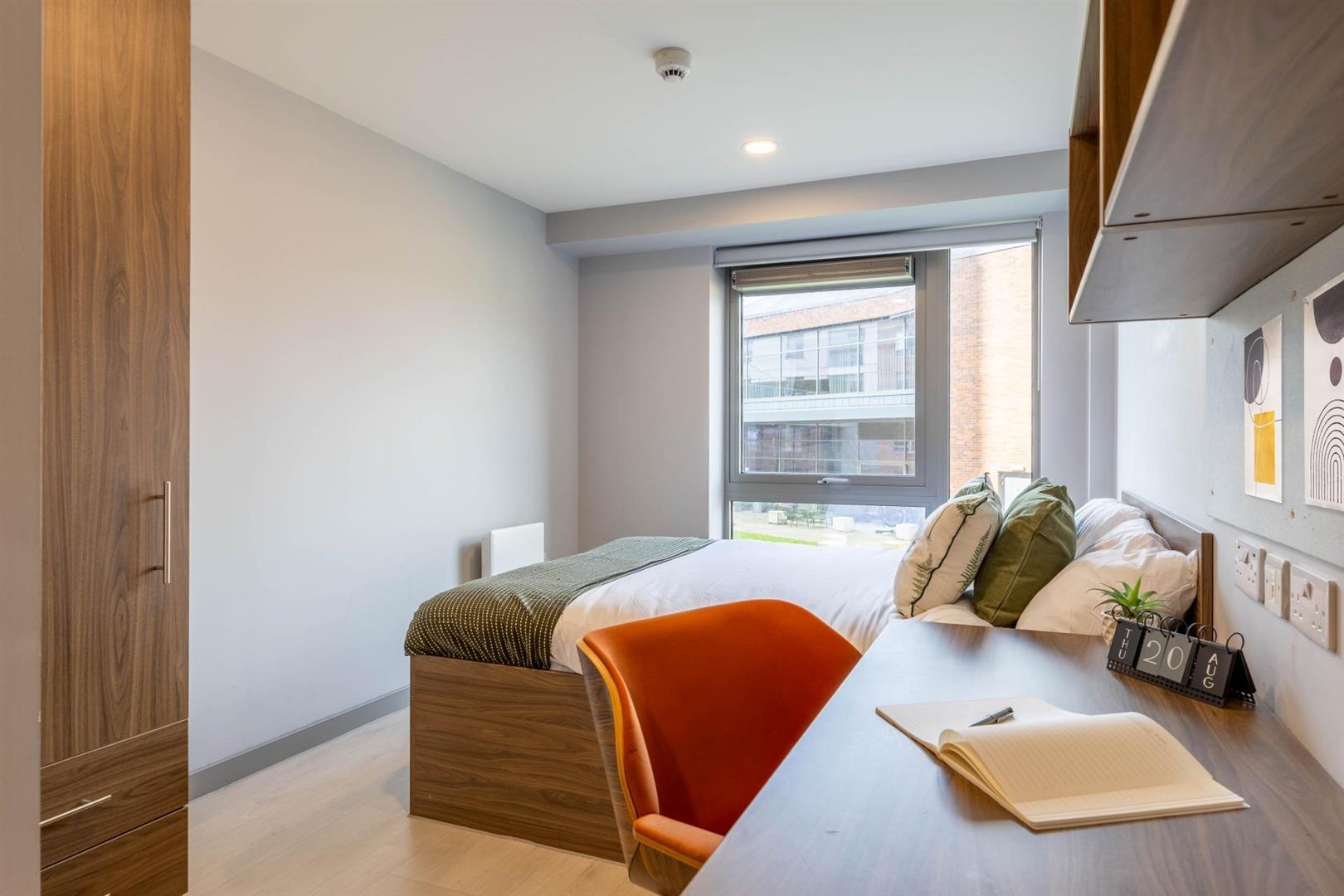 Flat Castlebank Street in Glasgow