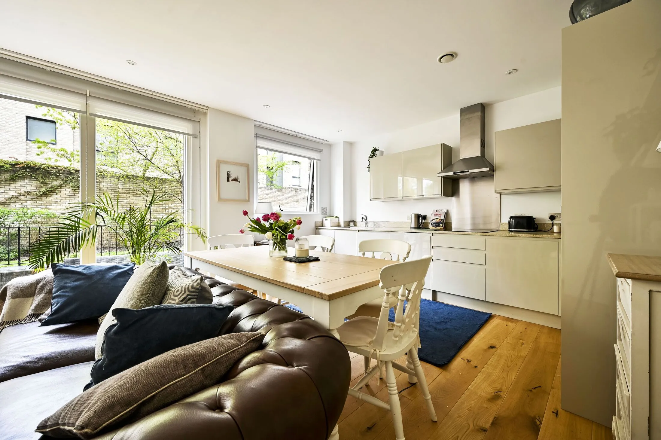 Flat Cambridge Avenue in Greater London