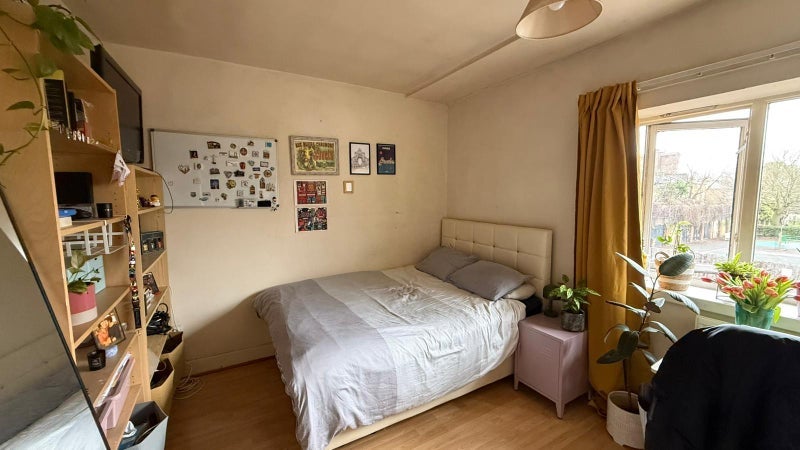 Flat Ecclesbourne Road in Greater London