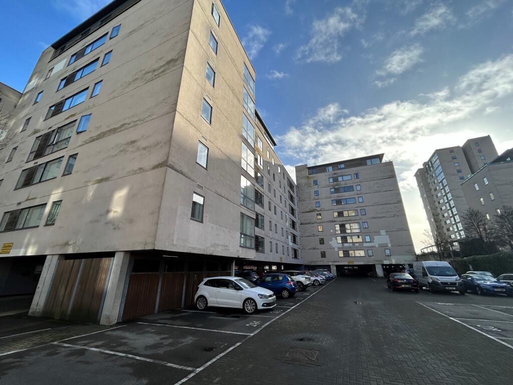 Flat Falcon Drive in Cardiff