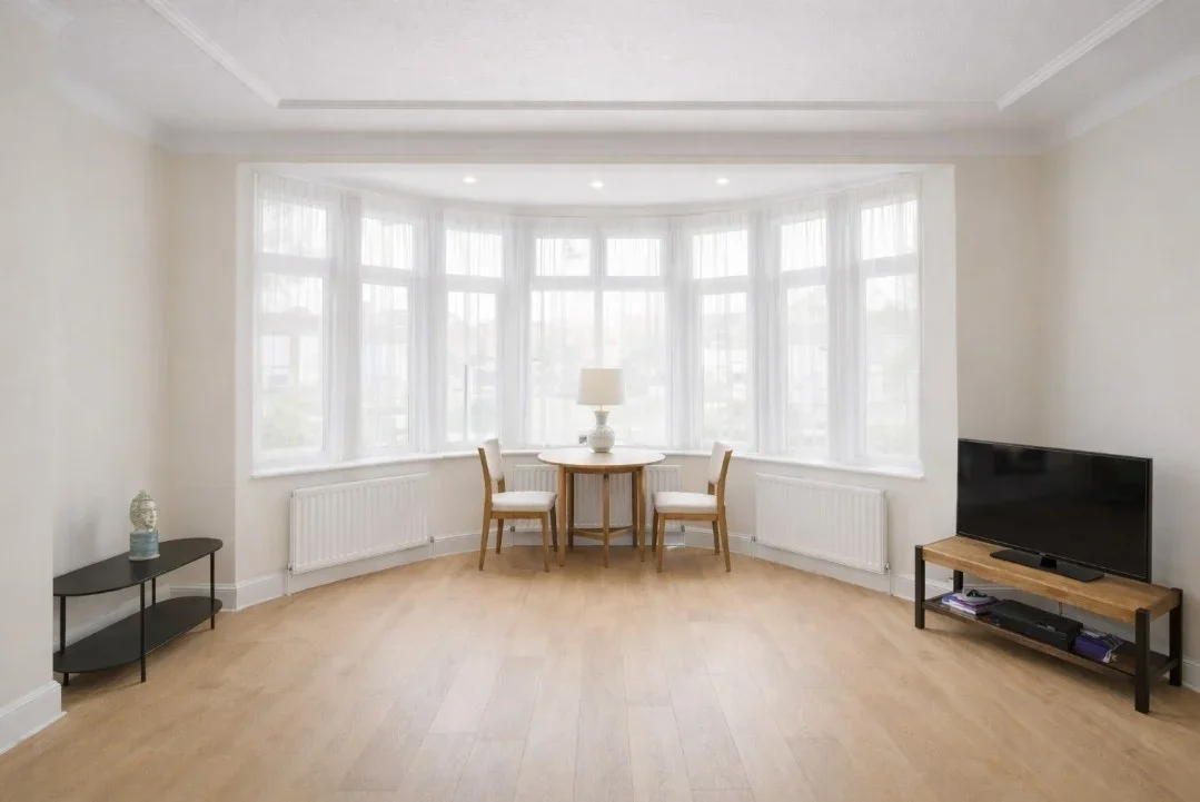 Flat Midstrath Road in Greater London
