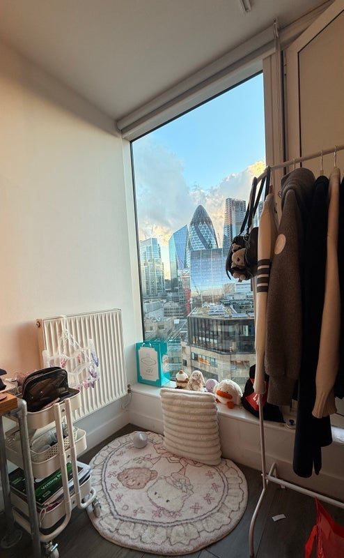 Room Frying Pan Alley in Greater London