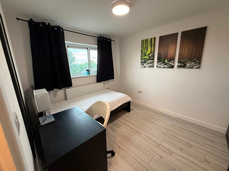 Room Harborough Avenue in Sheffield