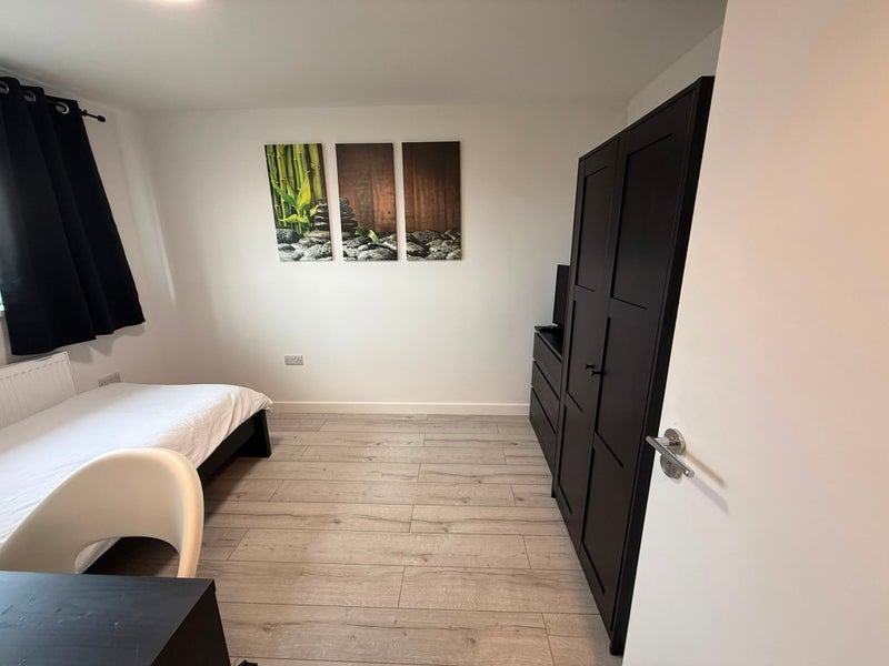 Room Harborough Avenue in Sheffield