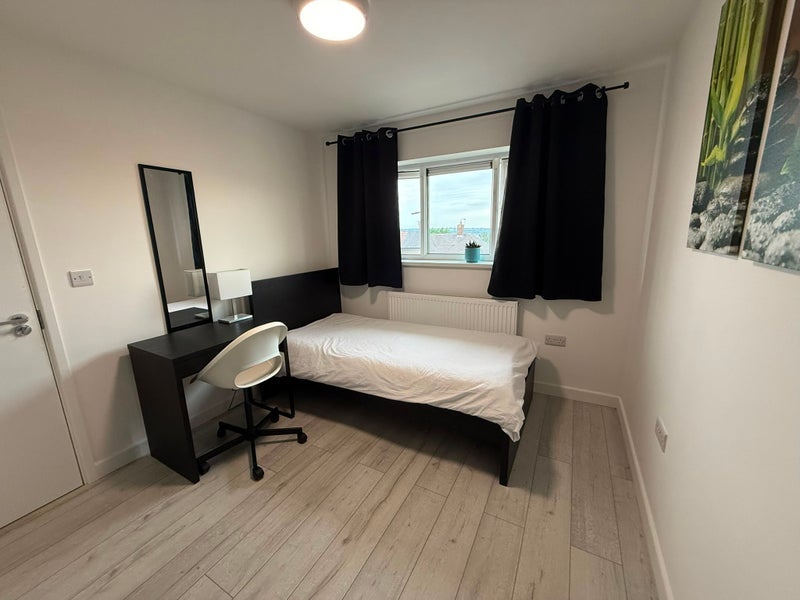 Room Harborough Avenue in Sheffield