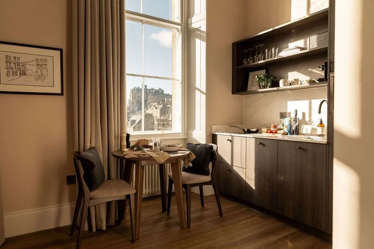 Flat George IV Bridge in City of Edinburgh