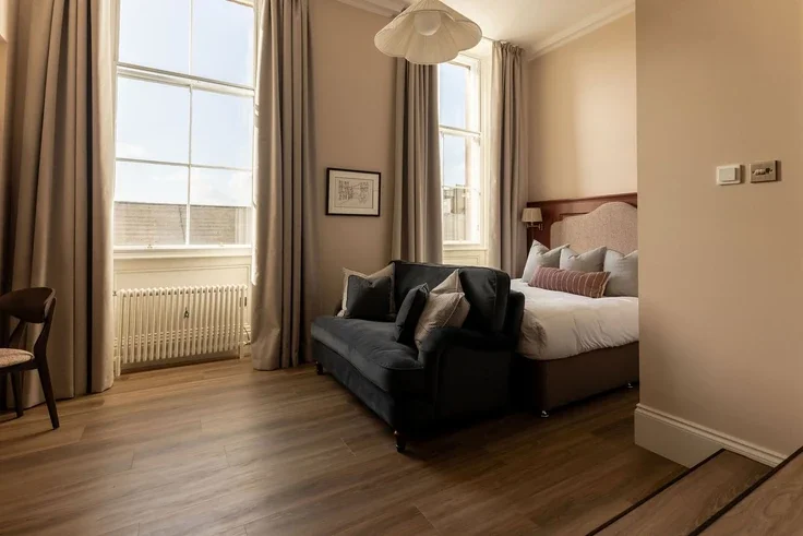 Flat George IV Bridge in City of Edinburgh