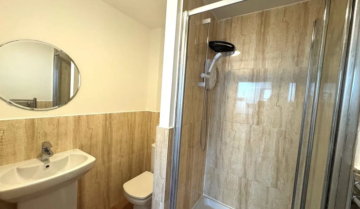 Flat Sandhurst Road in Leicester