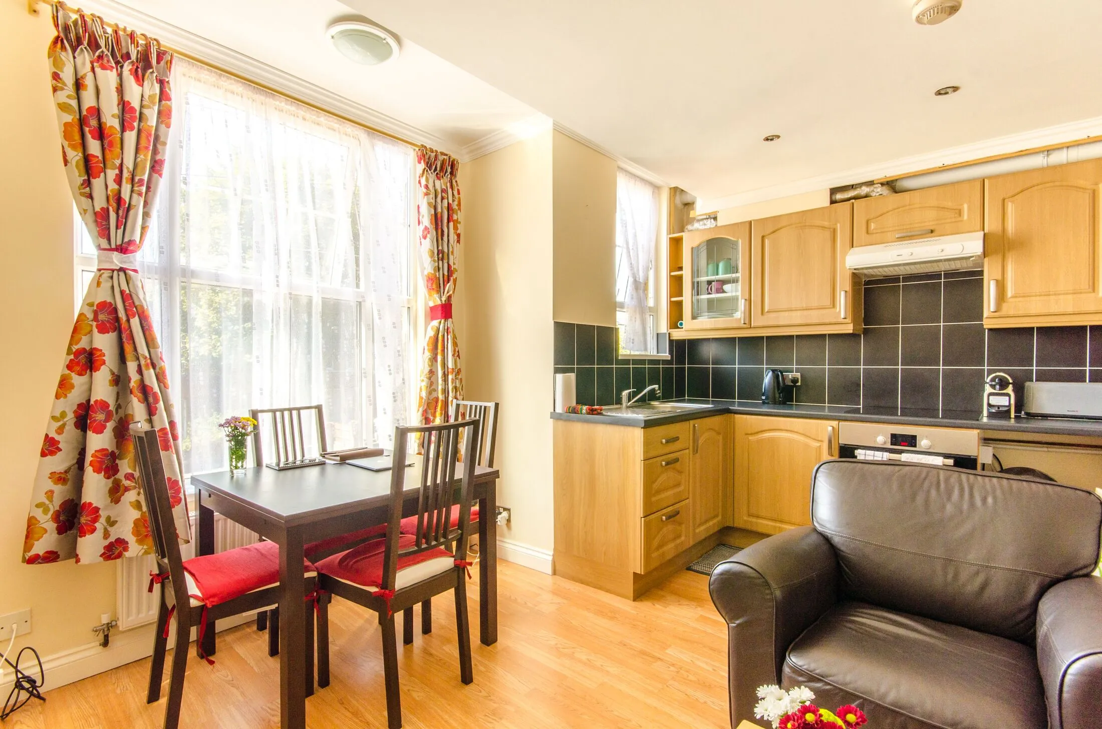 Flat Gladstone Avenue in Greater London