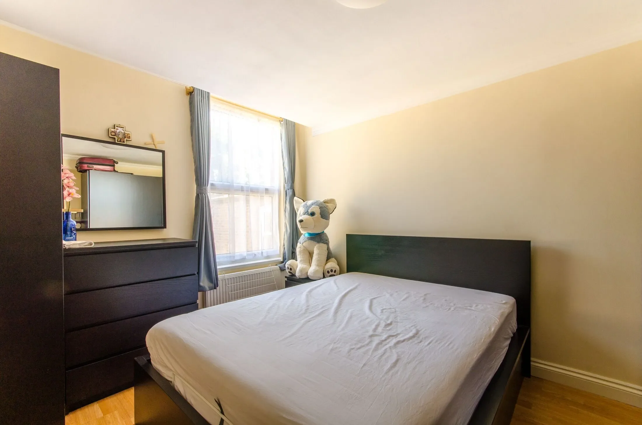 Flat Gladstone Avenue in Greater London