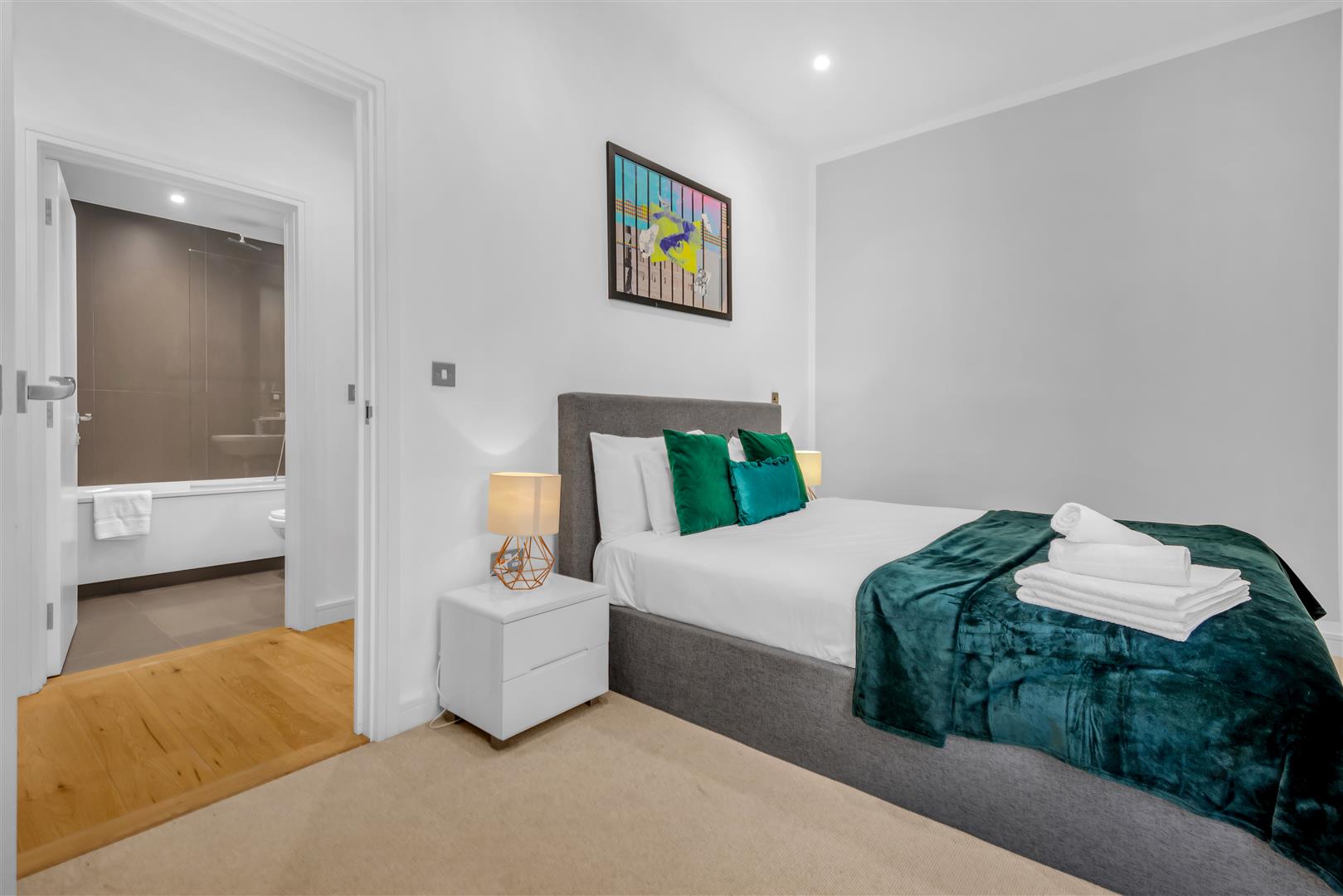 Flat Balfour Road in Greater London