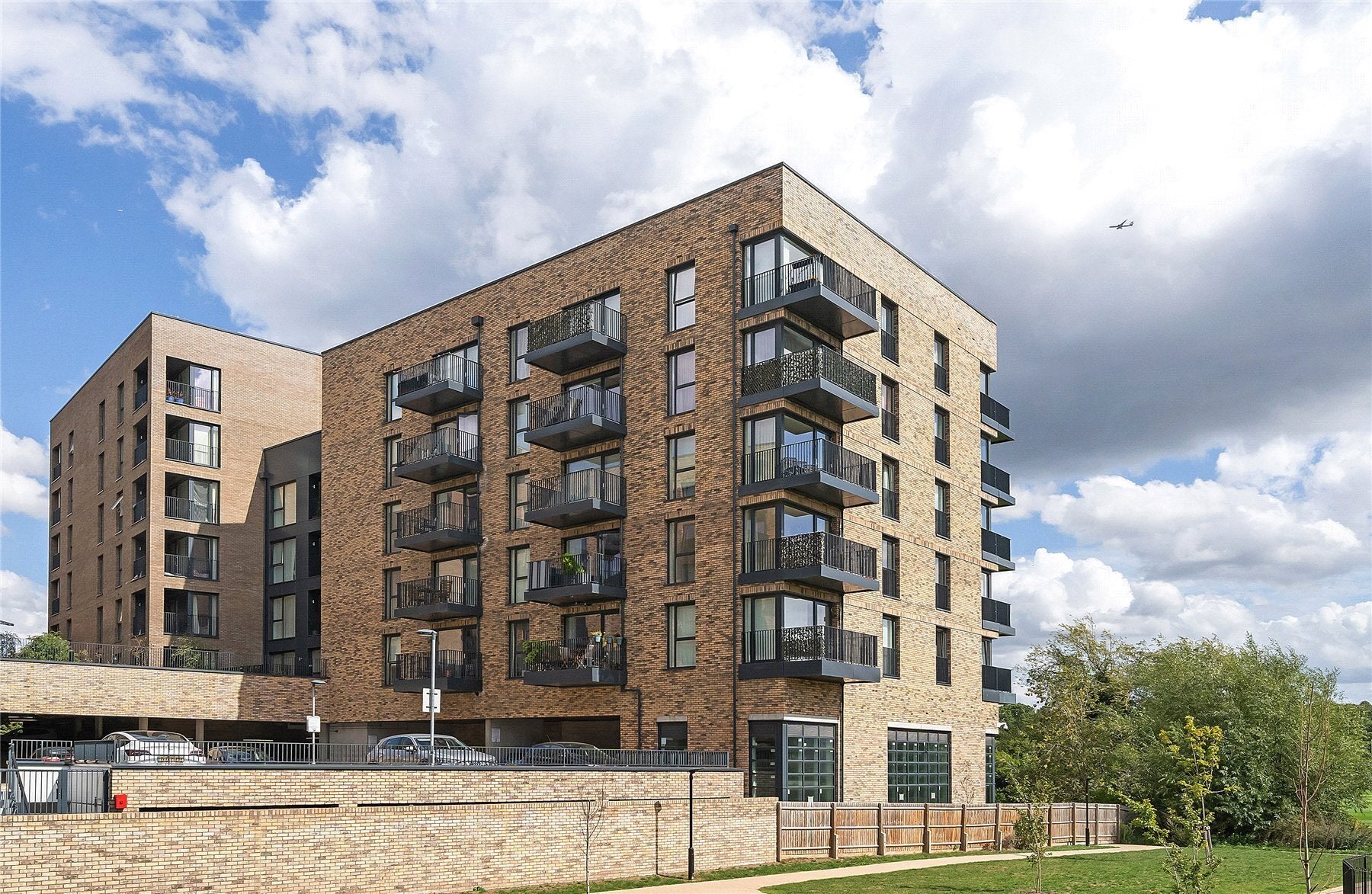 Flat Hatcham Street in Greater London