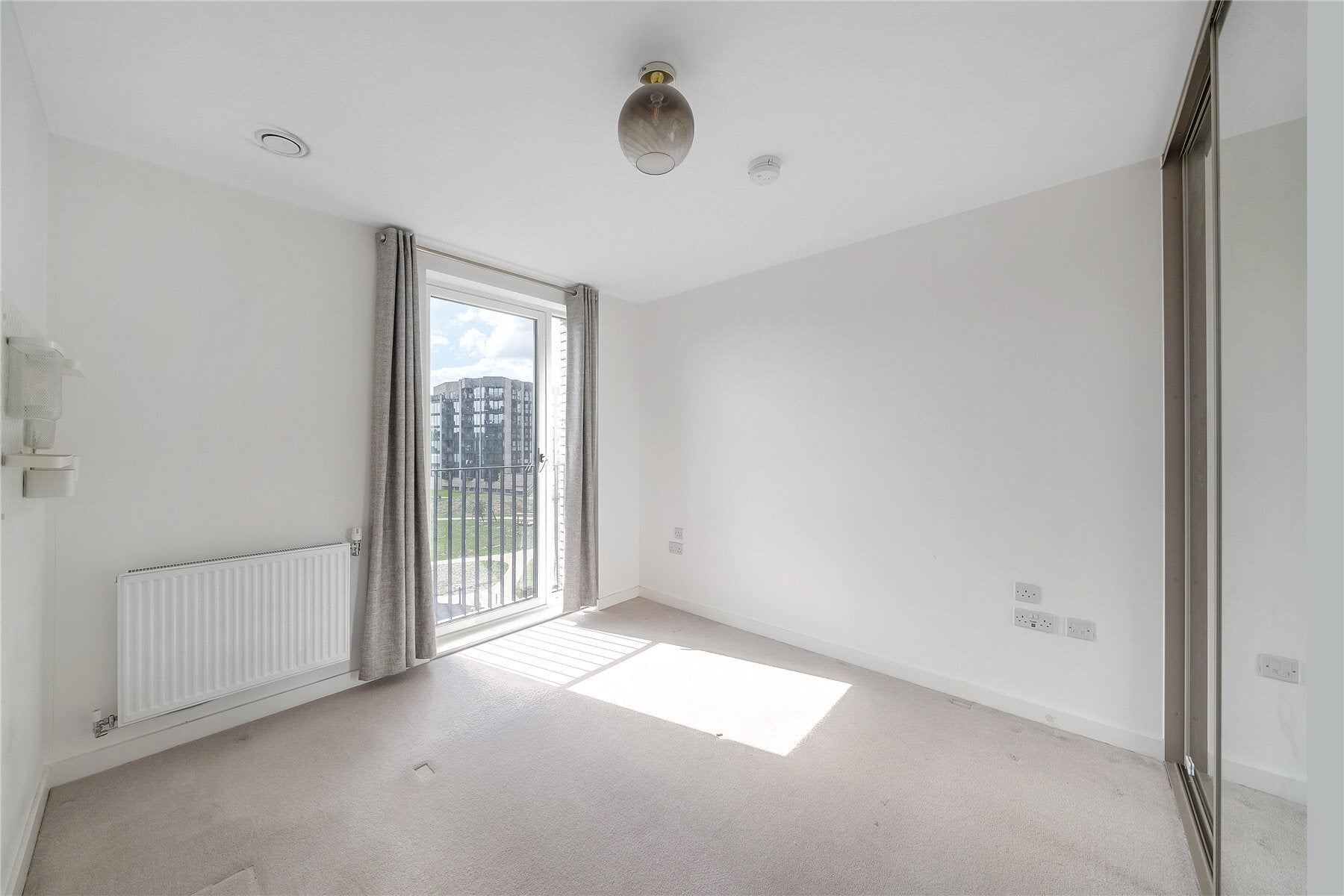 Flat Hatcham Street in Greater London
