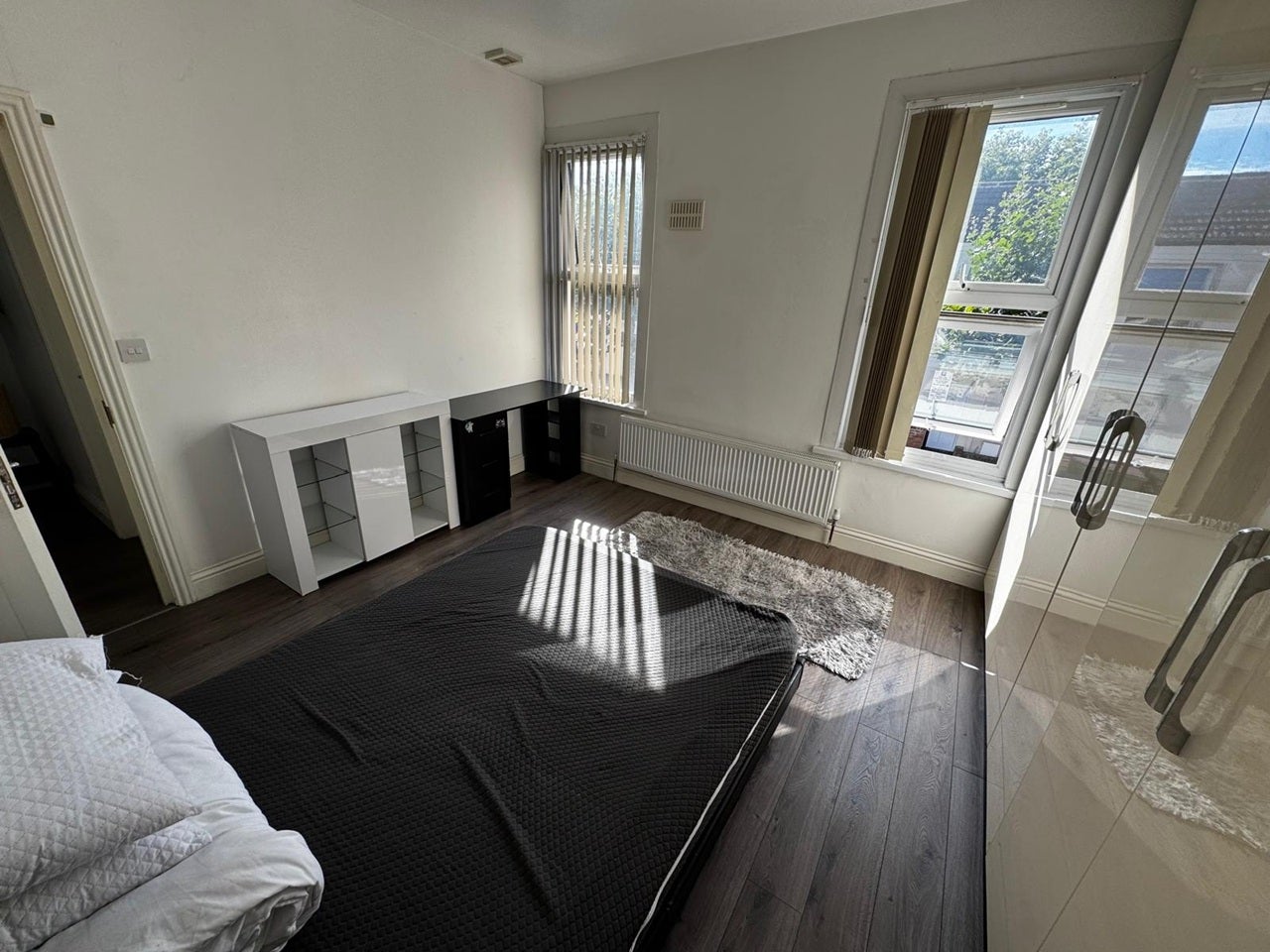 Room Fairland Road in Greater London