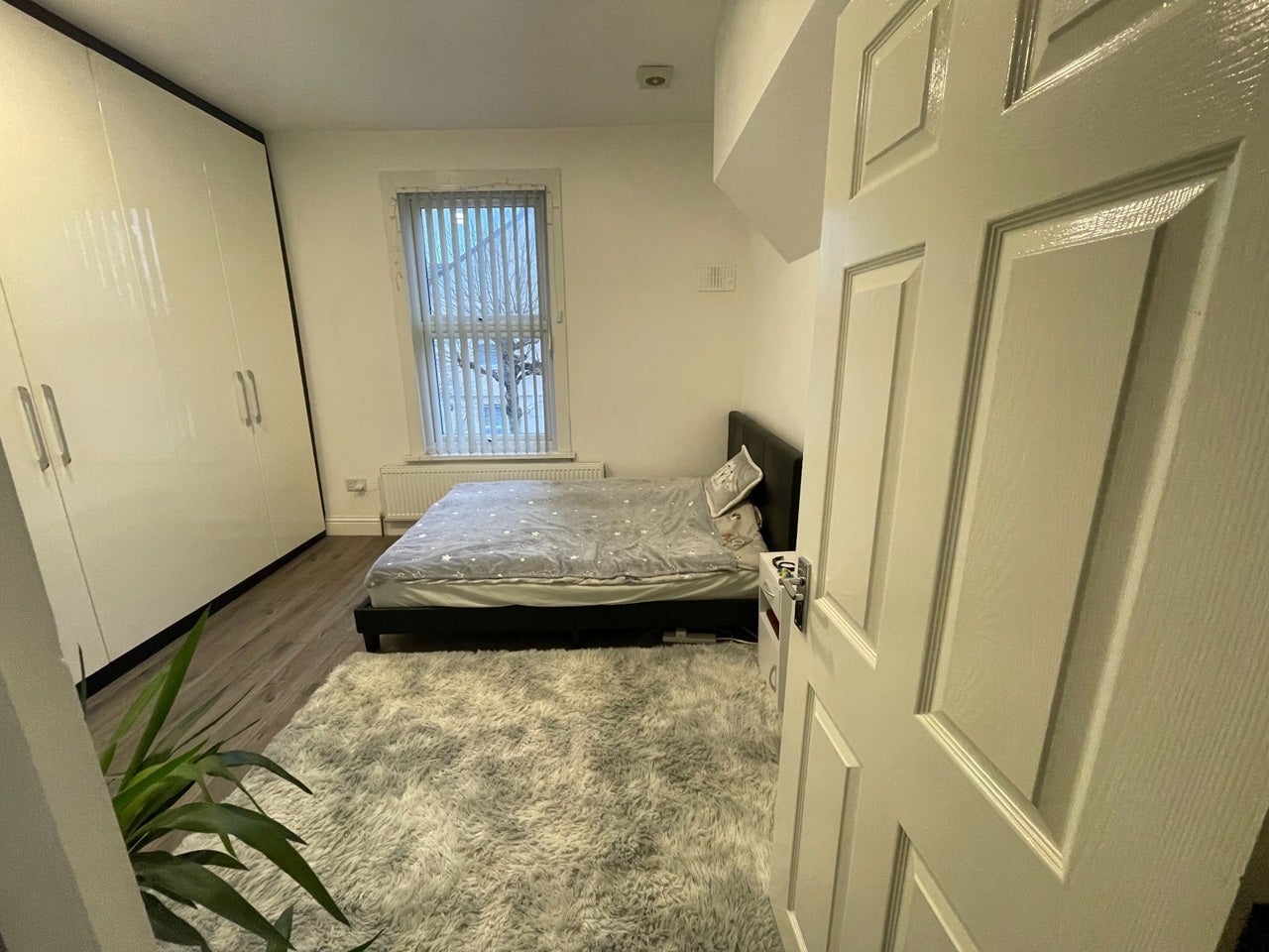 Room Fairland Road in Greater London