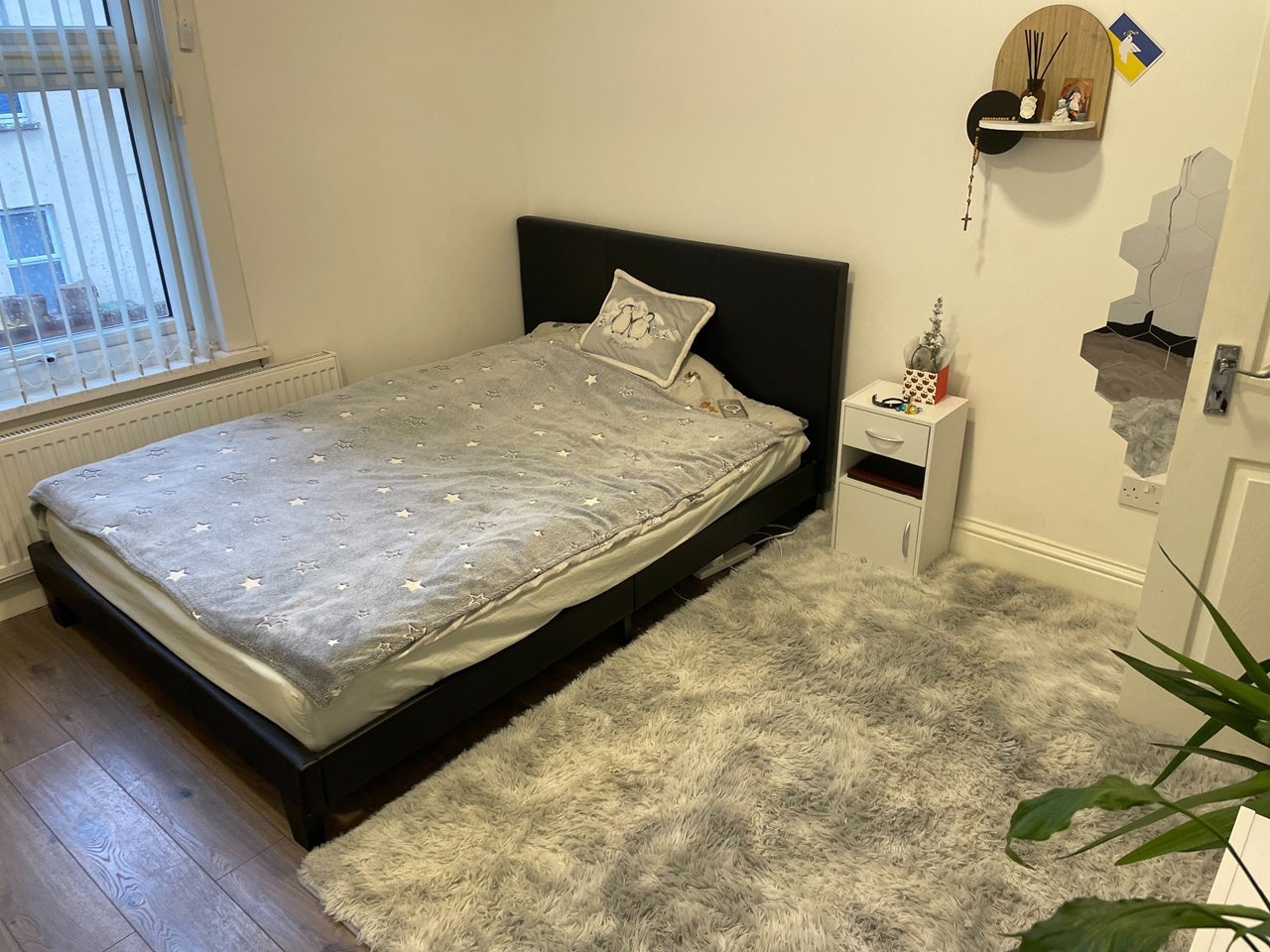 Room Fairland Road in Greater London