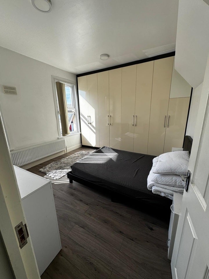 Room Fairland Road in Greater London